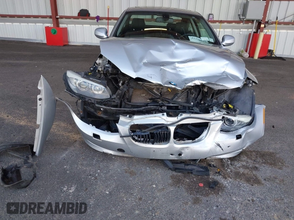 2013 BMW 3 Series 328i xDrive с VIN WBAKF3C52DJ385669, выставлен на аукционе IAAI как лот 42378813 с пробегом 113 897 миль миль и . История ставок и продаж доступна на DreamBid. Изображение 6.