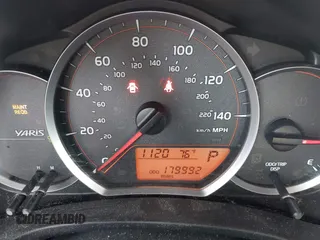 2013 Toyota Yaris L с VIN JTDJTUD34DD569410, выставлен на аукционе IAAI как лот 42469543 с пробегом 179 992 миль миль и . История ставок и продаж доступна на DreamBid. Изображение 7.
