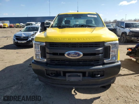 2019 Ford F-250 XL with VIN 1FTBF2B60KEG24939, listed as a Copart auction lot 51901055 with 132,180 mi miles and Salvage title. Bid and sale history available at DreamBid. Image 5.