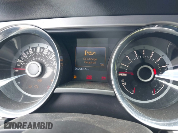 2013 Ford Mustang V6 z VIN 1ZVBP8AM8D5260415, wystawiony jako IAAI lot #40332516 z przebiegiem 200 953 mil mil oraz . Historia ofert i sprzedaży dostępna na DreamBid. Obrazek 7.