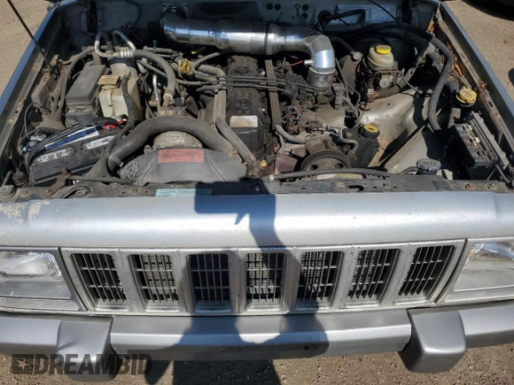 2001 Jeep Cherokee Sport z VIN 1J4FF58S61L540796, wystawiony jako Copart lot #62384895 z przebiegiem 209 294 mil mil oraz Czysty tytuł • Clean title. Historia ofert i sprzedaży dostępna na DreamBid. Obrazek 11.