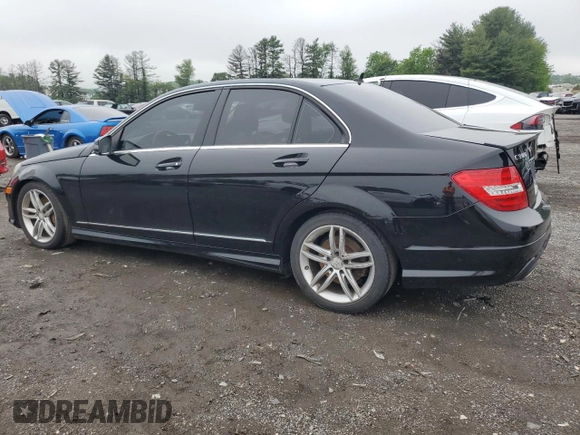 2013 Mercedes-Benz C 300 Sport z VIN WDDGF8AB4DR279598, wystawiony jako Copart lot #56685705 z przebiegiem 103 830 mil mil oraz Szkoda całkowita • Salvage title. Historia ofert i sprzedaży dostępna na DreamBid. Obrazek 2.