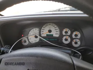 2003 Chevrolet Silverado SS z VIN 2GCEK19N331336514, wystawiony jako Copart lot #58198544 z przebiegiem 123 463 mil mil oraz Szkody całkowita. Historia ofert i sprzedaży dostępna na DreamBid. Obrazek 9.