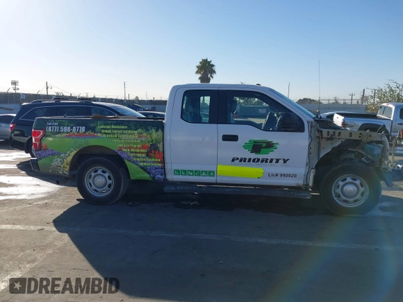 2018 Ford F-150 XL z VIN 1FTEX1CB5JKD81449, wystawiony jako IAAI lot #41362827 z przebiegiem Nie podano mil oraz . Historia ofert i sprzedaży dostępna na DreamBid. Obrazek 14.
