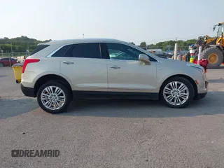 2017 Cadillac XT5 Premium Luxury FWD z VIN 1GYKNCRSXHZ164468, wystawiony jako IAAI lot #40314503 z przebiegiem 94 008 mil mil oraz . Historia ofert i sprzedaży dostępna na DreamBid. Obrazek 13.
