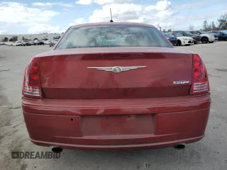 2008 Chrysler 300 C SRT-8 z VIN 2C3KA73W88H172237, wystawiony jako Copart lot #82523464 z przebiegiem 190 564 mil mil oraz Szkoda całkowita • Salvage title. Historia ofert i sprzedaży dostępna na DreamBid. Obrazek 6.
