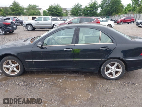 2007 Mercedes-Benz C 280 Luxury с VIN WDBRF92H07F920830, выставлен на аукционе IAAI как лот 42471033 с пробегом 152 640 миль миль и . История ставок и продаж доступна на DreamBid. Изображение 14.