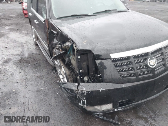 2012 Cadillac Escalade Luxury z VIN 1GYS4BEF1CR101807, wystawiony jako IAAI lot #42318114 z przebiegiem 209 071 mil mil oraz . Historia ofert i sprzedaży dostępna na DreamBid. Obrazek 6.