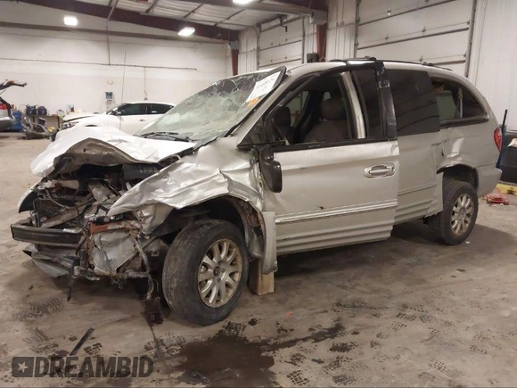 2002 Chrysler Town & Country LXi with VIN 2C4GP54L82R696630, listed as a IAAI auction lot 41730948 with 218,454 mi miles. Bid and sale history available at carsss.com. Image 2.