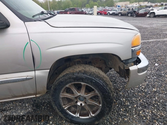 2004 GMC Sierra 1500 SLT with VIN 2GTEK19T841211511, listed as a IAAI auction lot 42099492 with 154,023 mi miles. Bid and sale history available at carsss.com. Image 13.