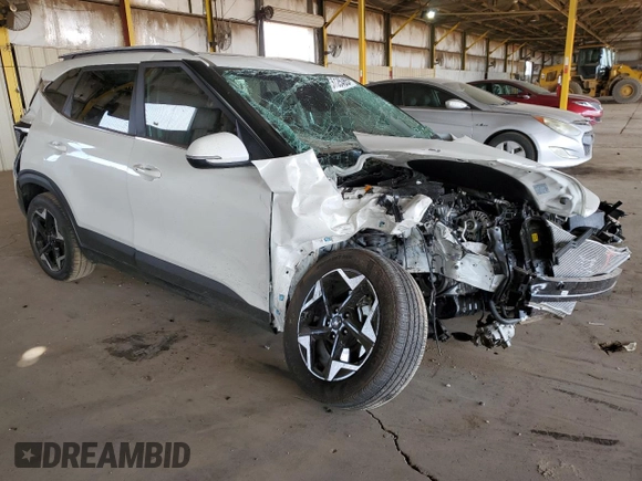 2025 Kia Seltos EX z VIN KNDERCAA9S7671844, wystawiony jako Copart lot #51185465 z przebiegiem 1 009 mil mil oraz Szkoda całkowita • Salvage title. Historia ofert i sprzedaży dostępna na DreamBid. Obrazek 4.