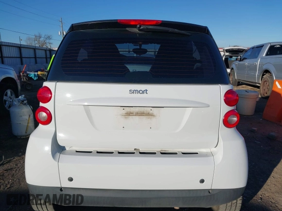 2009 Smart fortwo Pure z VIN WMEEJ31X99K292492, wystawiony jako IAAI lot #41029051 z przebiegiem 57 741 mil mil oraz . Historia ofert i sprzedaży dostępna na DreamBid. Obrazek 16.
