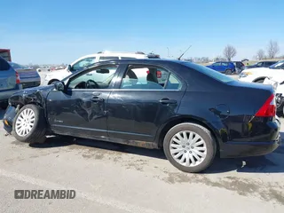 2010 Ford Fusion Hybrid z VIN 3FADP0L39AR396746, wystawiony jako IAAI lot #41764282 z przebiegiem 132 582 mil mil oraz . Historia ofert i sprzedaży dostępna na DreamBid. Obrazek 14.