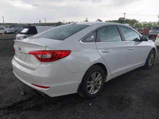 2015 Hyundai Sonata SE z VIN 5NPE24AFXFH236452, wystawiony jako IAAI lot #42386744 z przebiegiem 136 049 mil mil oraz . Historia ofert i sprzedaży dostępna na DreamBid. Obrazek 4.