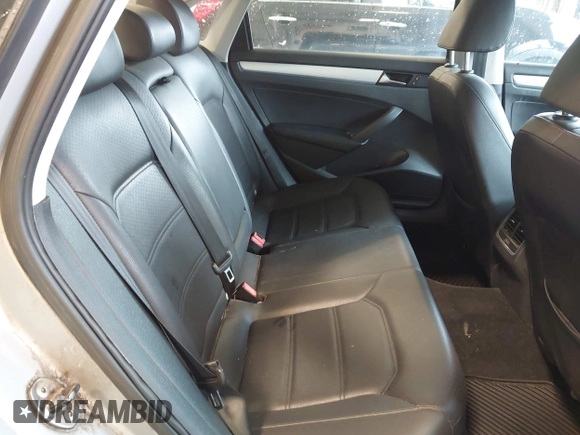 2013 Volkswagen Passat SE z VIN 1VWBP7A34DC024082, wystawiony jako IAAI lot #42308884 z przebiegiem 211 291 mil mil oraz . Historia ofert i sprzedaży dostępna na DreamBid. Obrazek 8.