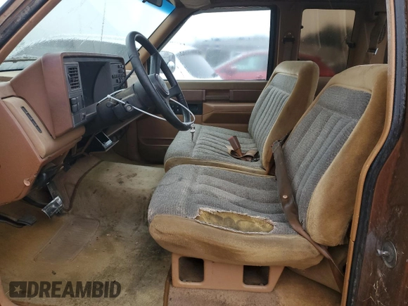 1989 GMC Sierra 1500 with VIN 2GTGC29K4K1535524, listed as a Copart auction lot 43388905 with 1,107,360 mi miles and Clean Title. Bid and sale history available at DreamBid. Image 7.