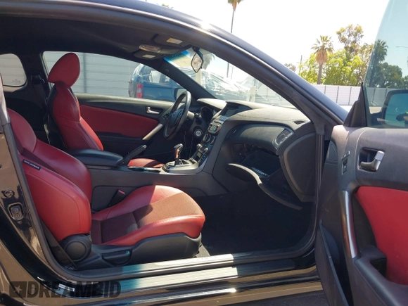 2013 Hyundai Genesis Coupe Track z VIN KMHHU6KJ6DU089065, wystawiony jako IAAI lot #42224509 z przebiegiem 104 918 mil mil oraz . Historia ofert i sprzedaży dostępna na DreamBid. Obrazek 5.