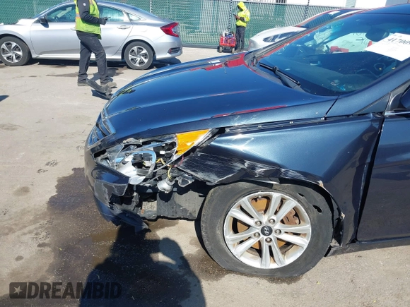 2013 Hyundai Sonata GLS z VIN 5NPEB4AC0DH664033, wystawiony jako IAAI lot #41700987 z przebiegiem 106 266 mil mil oraz . Historia ofert i sprzedaży dostępna na DreamBid. Obrazek 17.