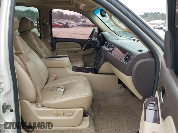2010 GMC Yukon XL Denali with VIN 1GKUKMEFXAR218674, listed as a IAAI auction lot 41689848 with 1 mi miles. Bid and sale history available at carsss.com. Image 5.