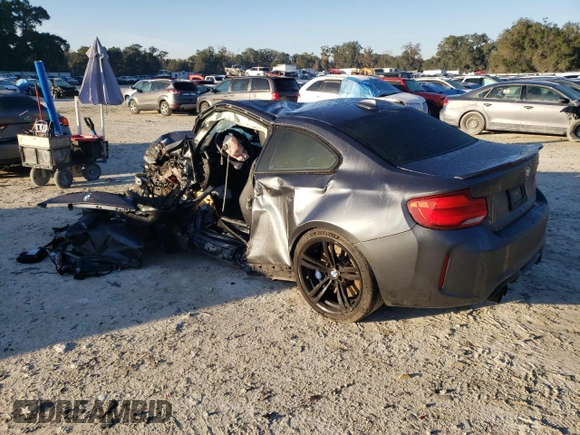 2018 BMW M2 z VIN WBS1J5C50J7B70191, wystawiony jako Copart lot #86976284 z przebiegiem Nie podano mil oraz Szkoda całkowita • Salvage title. Historia ofert i sprzedaży dostępna na DreamBid. Obrazek 2.