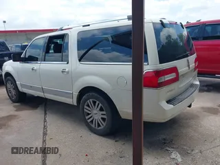 2007 Lincoln Navigator z VIN 5LMFL27567LJ14424, wystawiony jako IAAI lot #42202680 z przebiegiem 266 419 mil mil oraz . Historia ofert i sprzedaży dostępna na DreamBid. Obrazek 3.