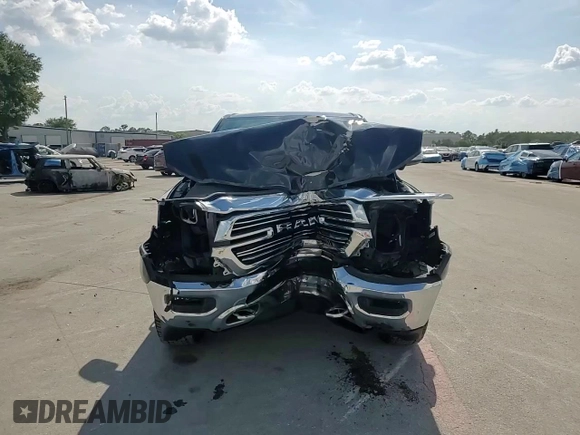 2020 Ram 1500 Laramie z VIN 1C6SRFJT2LN217803, wystawiony jako Copart lot #61390795 z przebiegiem 82 172 mil mil oraz Szkoda całkowita • Salvage title. Historia ofert i sprzedaży dostępna na DreamBid. Obrazek 13.