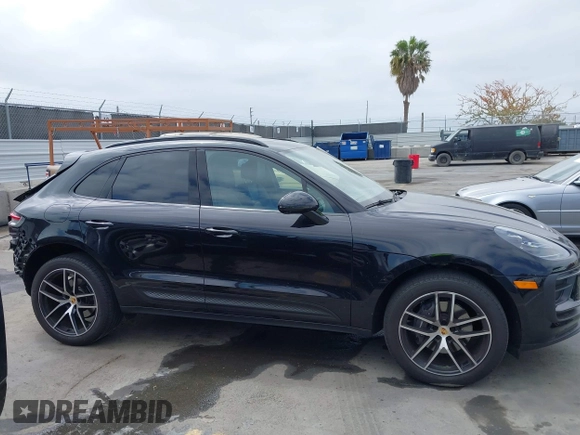 2022 Porsche Macan z VIN WP1AA2A55NLB00378, wystawiony jako IAAI lot #42338661 z przebiegiem 28 045 mil mil oraz . Historia ofert i sprzedaży dostępna na DreamBid. Obrazek 14.