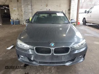 2015 BMW 3 Series 328i xDrive z VIN WBA3B3G58FNR85943, wystawiony jako IAAI lot #41721614 z przebiegiem 95 997 mil mil oraz . Historia ofert i sprzedaży dostępna na DreamBid. Obrazek 12.