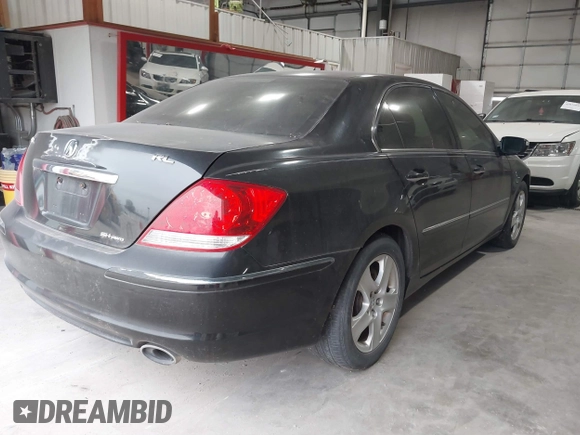 2008 Acura RL Tech Pkg with VIN JH4KB16668C000095, listed as a IAAI auction lot 40980440 with 190,396 mi miles. Bid and sale history available at carsss.com. Image 4.
