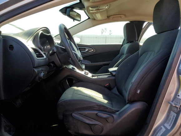 2015 Chrysler 200 Limited z VIN 1C3CCCAB7FN635187, wystawiony jako Copart lot #51993375 z przebiegiem 166 001 mil mil oraz Szkoda całkowita • Salvage title. Historia ofert i sprzedaży dostępna na DreamBid. Obrazek 7.
