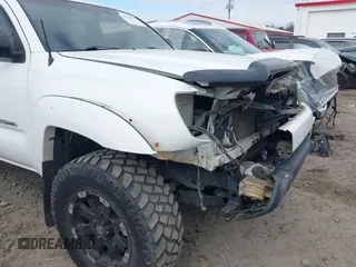 2013 Toyota Tacoma z VIN 5TFLU4EN2DX076815, wystawiony jako IAAI lot #41344839 z przebiegiem 311 083 mil mil oraz . Historia ofert i sprzedaży dostępna na DreamBid. Obrazek 6.