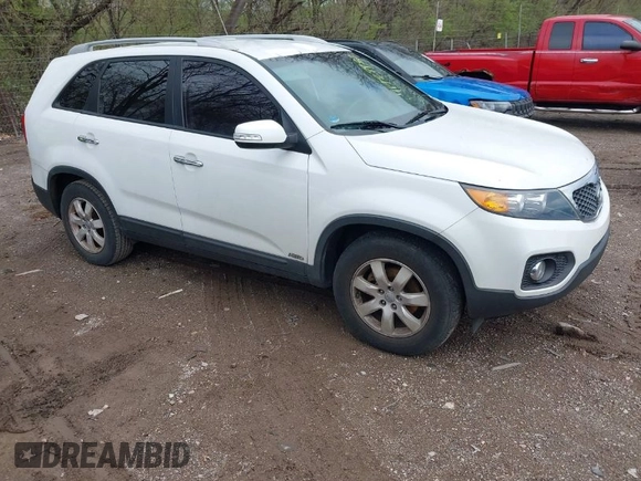 2012 Kia Sorento LX with VIN 5XYKTDA23CG272564, listed as a IAAI auction lot 41927982 with 205,556 mi miles. Bid and sale history available at carsss.com. Image 1.