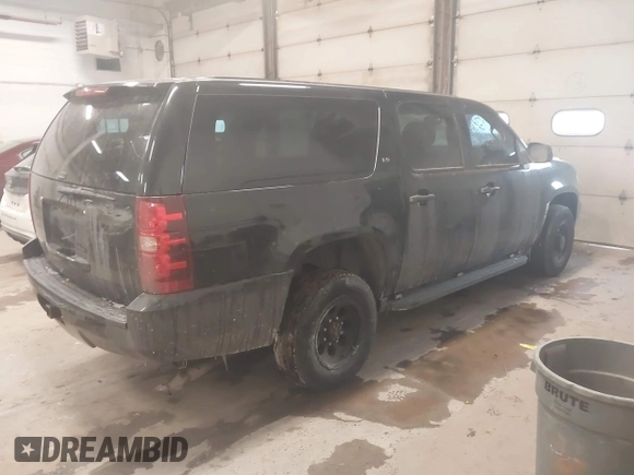 2008 Chevrolet Suburban Commercial with VIN 3GNGK26KX8G149169, listed as a IAAI auction lot 41469910 with 101,612 mi miles. Bid and sale history available at carsss.com. Image 4.