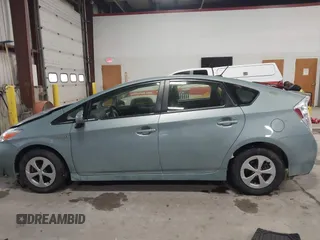 2015 Toyota Prius Four with VIN JTDKN3DU5F1877725, listed as a IAAI auction lot 41557495 with 32,729 mi miles and . Bid and sale history available at DreamBid. Image 14.