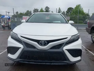 2023 Toyota Camry SE z VIN 4T1G11AK4PU738724, wystawiony jako IAAI lot #42123044 z przebiegiem 58 659 mil mil oraz . Historia ofert i sprzedaży dostępna na DreamBid. Obrazek 12.