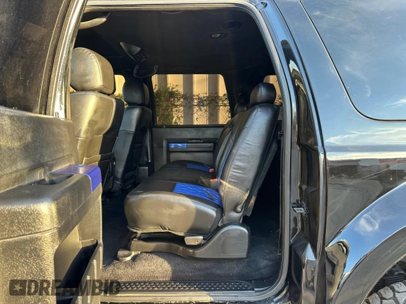 2004 Ford Excursion Eddie Bauer z VIN 1FMSU45P14EA06923, wystawiony jako Copart lot #84176014 z przebiegiem 186 217 mil mil oraz Czysty tytuł • Clean title. Historia ofert i sprzedaży dostępna na DreamBid. Obrazek 13.