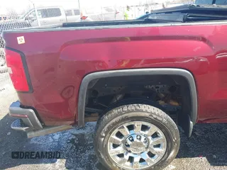 2016 GMC Sierra 2500HD Denali z VIN 1GT12UE87GF287056, wystawiony jako IAAI lot #41753772 z przebiegiem 284 546 mil mil oraz . Historia ofert i sprzedaży dostępna na DreamBid. Obrazek 14.