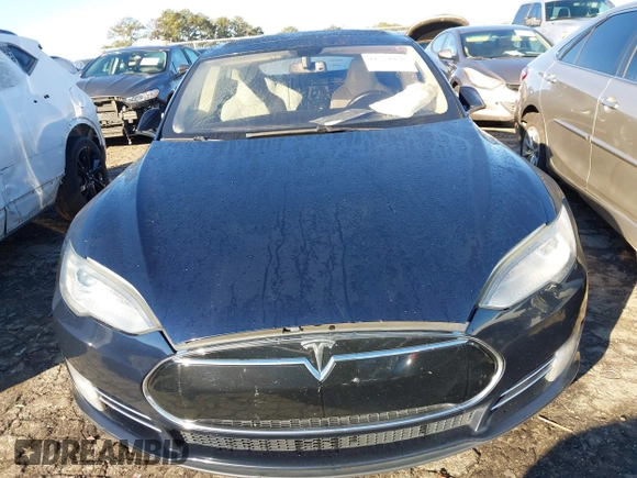 2014 Tesla Model S 60 z VIN 5YJSA1H15EFP48938, wystawiony jako IAAI lot #41574976 z przebiegiem 230 246 mil mil oraz . Historia ofert i sprzedaży dostępna na DreamBid. Obrazek 12.