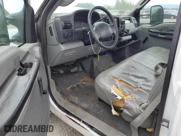 2005 Ford F-250 XL with VIN 1FTNF20595EB89821, listed as a Copart auction lot 60841825 with 133,523 mi miles and Salvage title. Bid and sale history available at DreamBid. Image 8.
