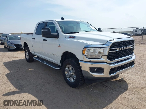 2024 Ram 2500 Big Horn z VIN 3C6UR5DL4RG246011, wystawiony jako IAAI lot #42351899 z przebiegiem 63 283 mil mil oraz . Historia ofert i sprzedaży dostępna na DreamBid. Obrazek 1.