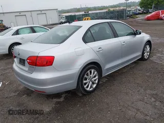 2013 Volkswagen Jetta SE with VIN 3VWDP7AJ0DM363220, listed as a IAAI auction lot 42245043 with 165,498 mi miles and . Bid and sale history available at DreamBid. Image 4.