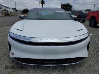 2022 Lucid Air Grand Touring z VIN 50EA1GBA6NA002123, wystawiony jako Copart lot #54435935 z przebiegiem 14 902 mil mil oraz Szkody całkowita. Historia ofert i sprzedaży dostępna na DreamBid. Obrazek 5.