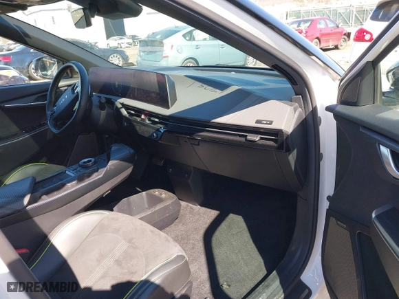 2023 Kia EV6 GT with VIN KNDC5DLEXP5092471, listed as a IAAI auction lot 41810782 with 32,557 mi miles. Bid and sale history available at carsss.com. Image 5.