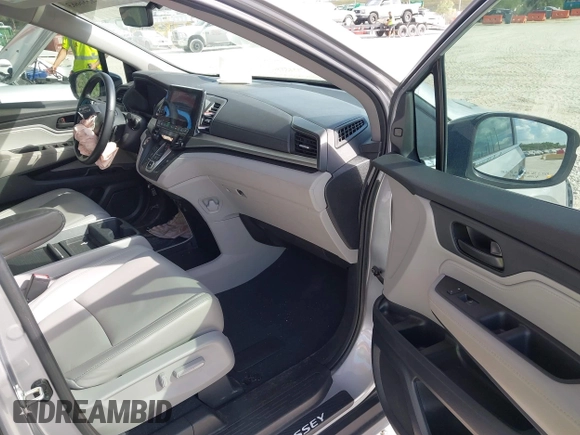 2020 Honda Odyssey EX-L with VIN 5FNRL6H72LB055672, listed as a IAAI auction lot 41586663 with 47,037 mi miles and . Bid and sale history available at carsss.com. Image 5.