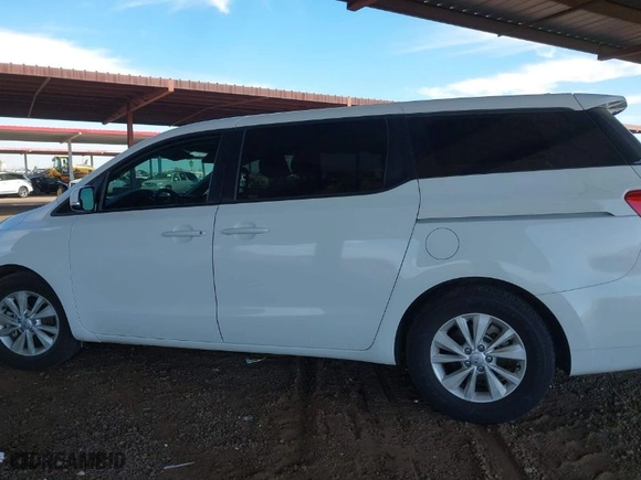 2018 Kia Sedona L with VIN KNDMA5C1XJ6398655, listed as a IAAI auction lot 41618294 with 94,712 mi miles. Bid and sale history available at carsss.com. Image 14.