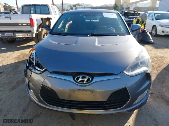 2015 Hyundai Veloster RE:FLEX with VIN KMHTC6AD2FU240091, listed as a IAAI auction lot 41425364 with 68,444 mi miles. Bid and sale history available at carsss.com. Image 12.