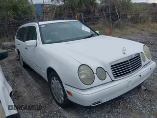 1998 Mercedes-Benz E-Class with VIN WDBJH65F0WA490339, listed as a IAAI auction lot 41353496 with 110,761 mi miles. Bid and sale history available at carsss.com. Image 1.