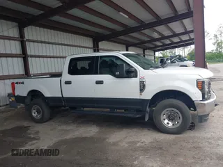 2018 Ford F-250 XL z VIN 1FT7W2B60JEB37227, wystawiony jako IAAI lot #42646192 z przebiegiem 182 730 mil mil oraz . Historia ofert i sprzedaży dostępna na DreamBid. Obrazek 12.