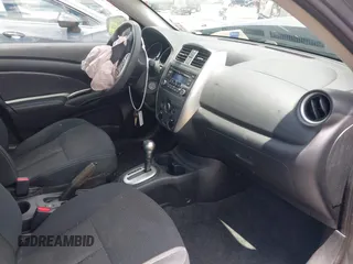 2016 Nissan Versa S z VIN 3N1CN7AP4GL831763, wystawiony jako IAAI lot #42243154 z przebiegiem 89 322 mil mil oraz . Historia ofert i sprzedaży dostępna na DreamBid. Obrazek 5.