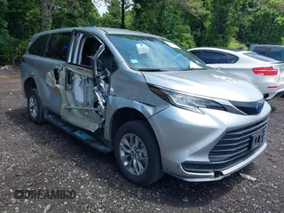 2022 Toyota Sienna LE z VIN 5TDKRKEC9NS118226, wystawiony jako IAAI lot #42535412 z przebiegiem 74 084 mil mil oraz . Historia ofert i sprzedaży dostępna na DreamBid. Obrazek 1.